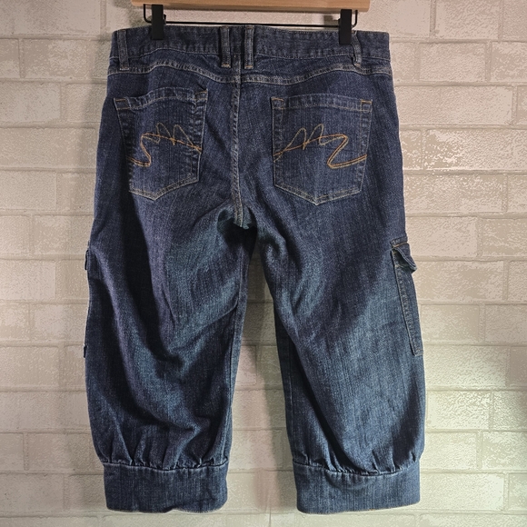 Denim Capri Jean Button Cargo Cuffed Zipped Hem Women's Size 12 Crop Pants - Picture 4 of 8
